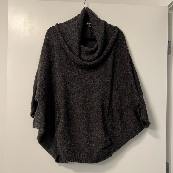 Simply Vera Vera Wang Sweaters - Simply Vera Women’s Turtleneck Short Sleeve Poncho Sweater Size L/XL